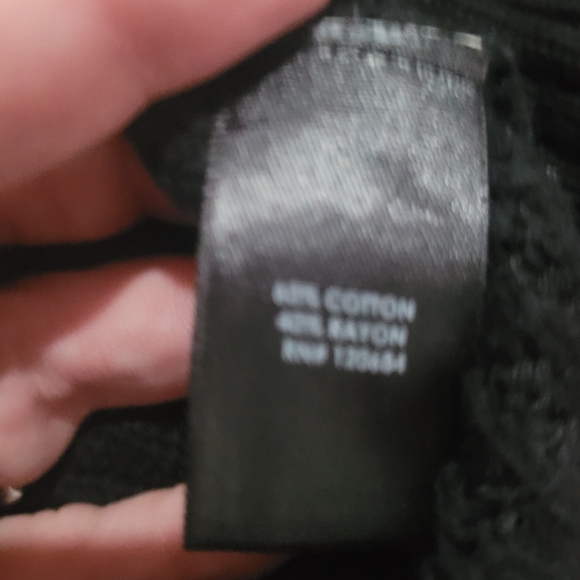 Torrid sweater with cut out back size 1x - Picture 6 of 7